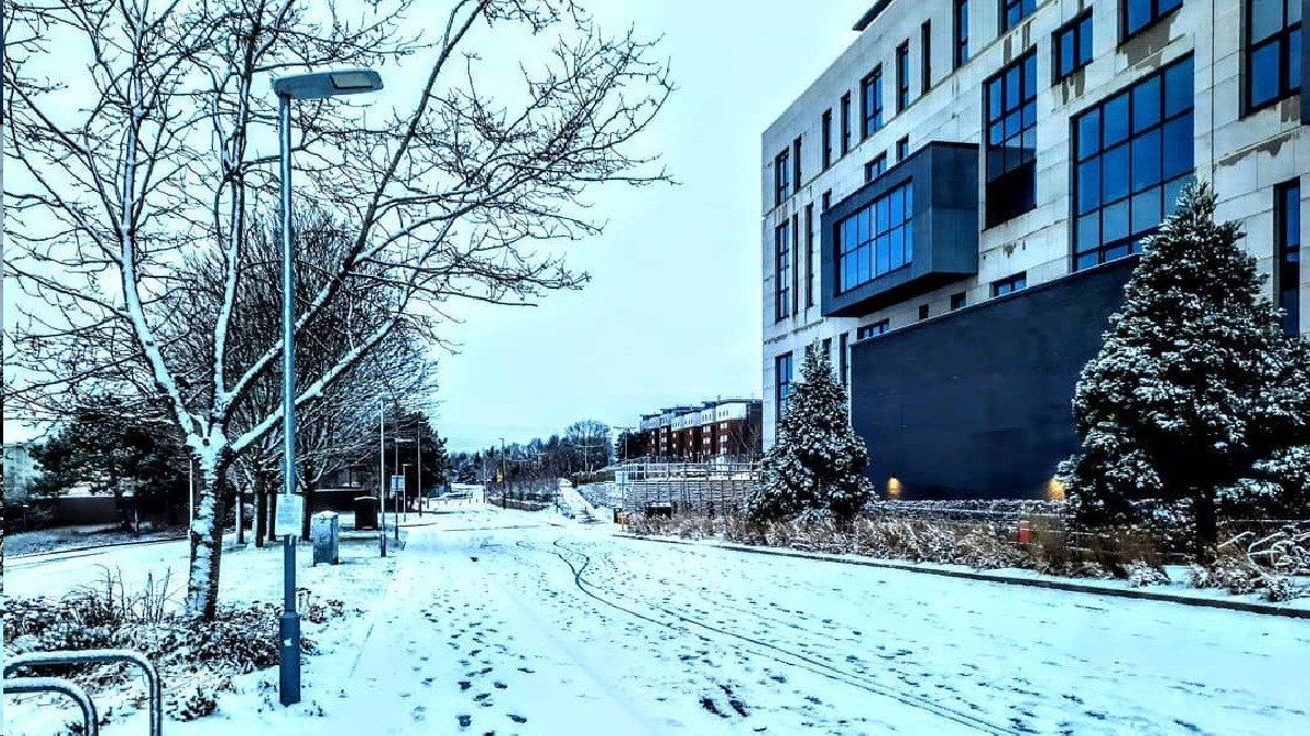 校園雪景